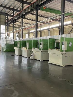 High Capacity Rotary Vertical Injection Moulding Machine With 4.7 Ton Machine Weight